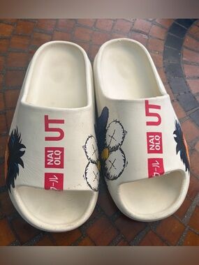 Uniqlo Cream Slide Sandals with Red Logo and Graphic